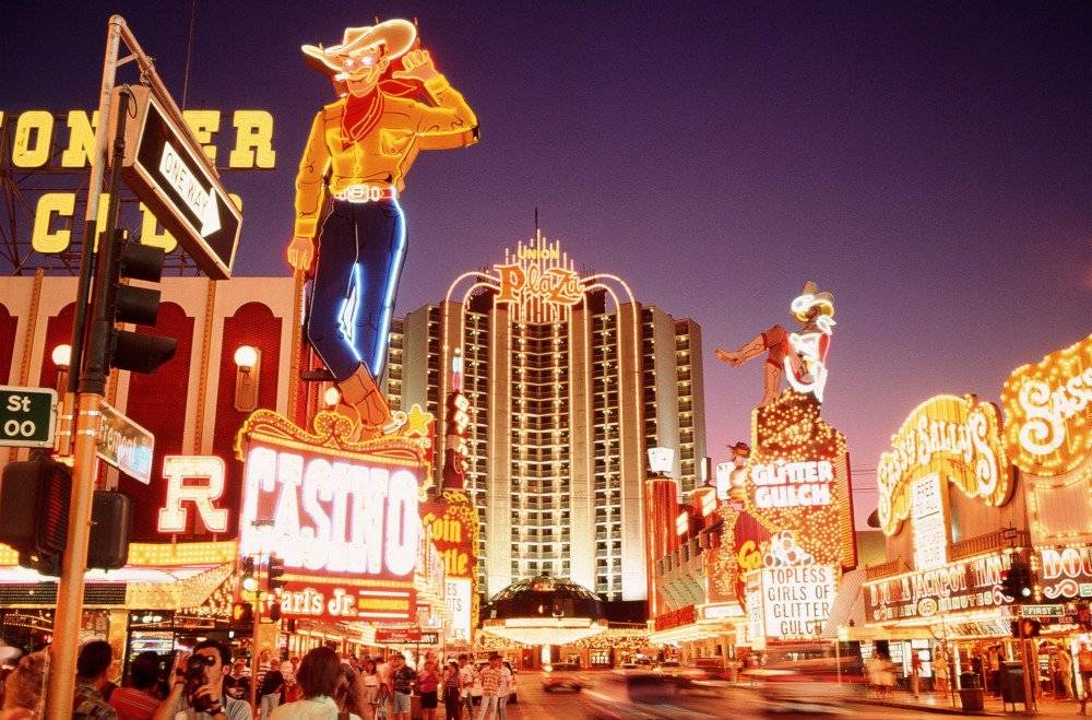 Night view of the Las Vegas Strip with neon lights and bustling streets